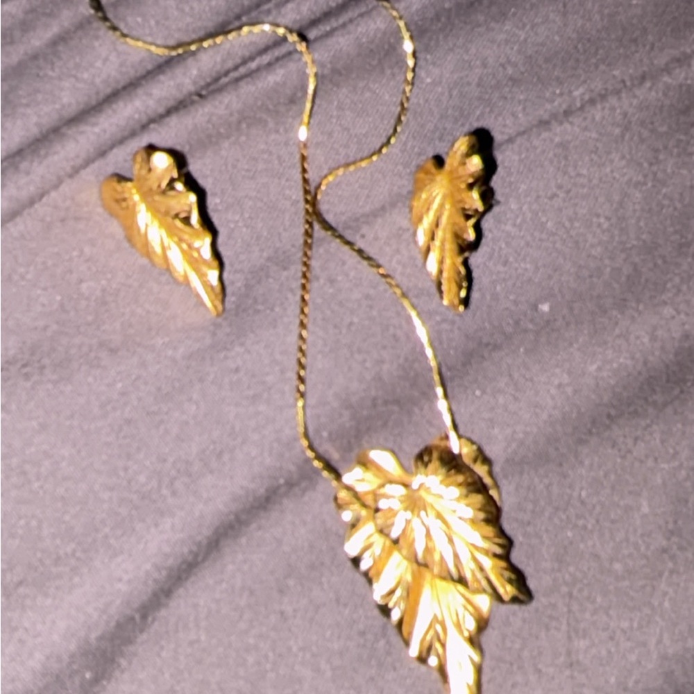 MONET Gold Leaf Jewelry Set